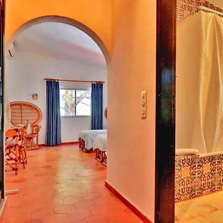 Villa Sleeps 6 Pool Air Con Wifi *