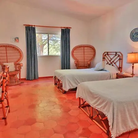 Sleeps 6 Pool Air Con Wifi