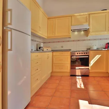 فيلة Sleeps 6 Pool Air Con Wifi *